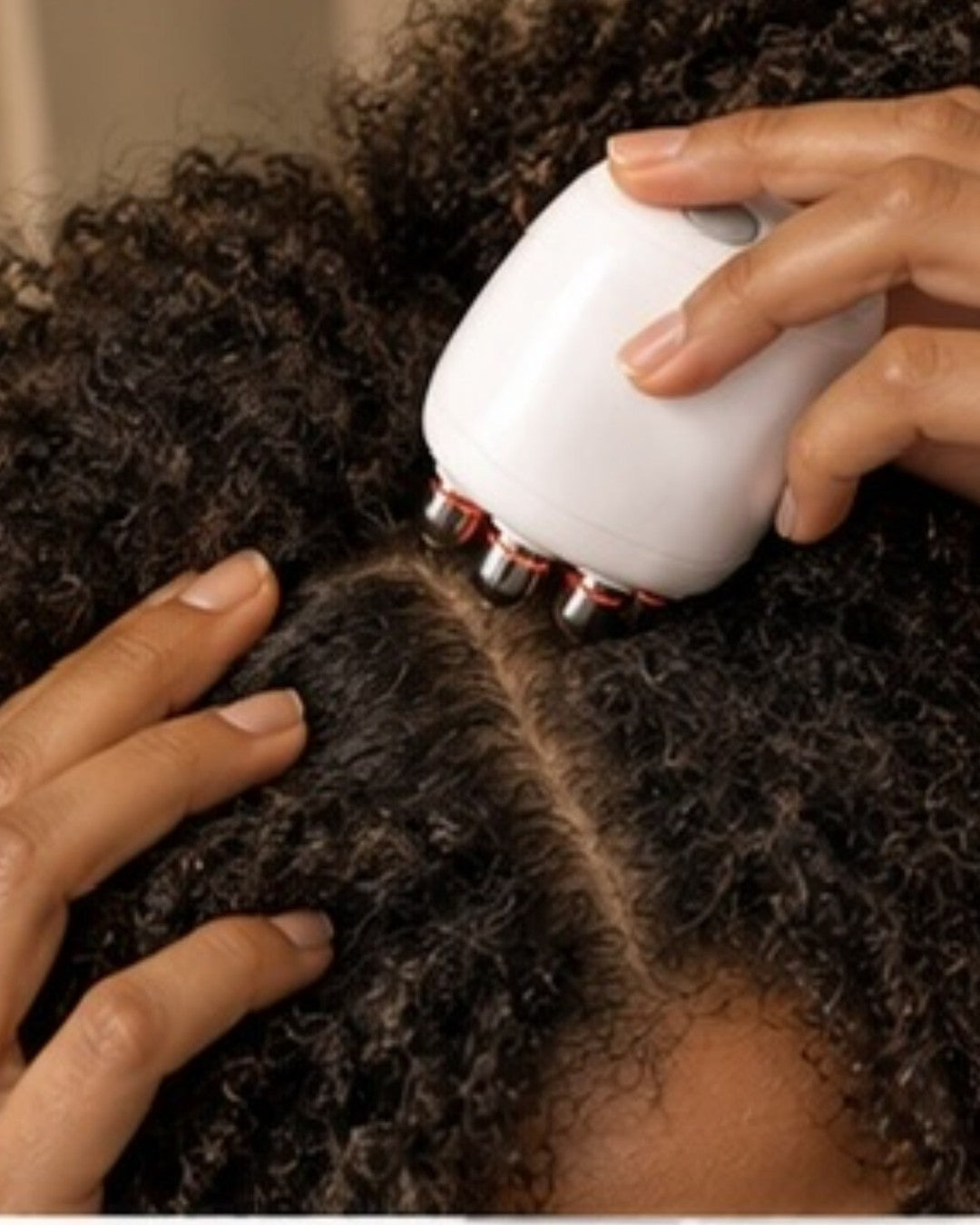 Applicateur-masseur cuir chevelu rechargeable — Velyne Scalp Ritual